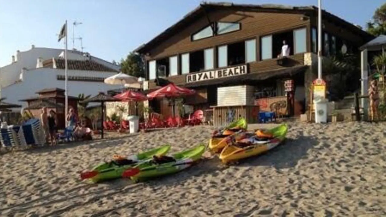 Mi Capricho A16 Beachfront Apartment Sitio de Calahonda 0*,  İspanya
