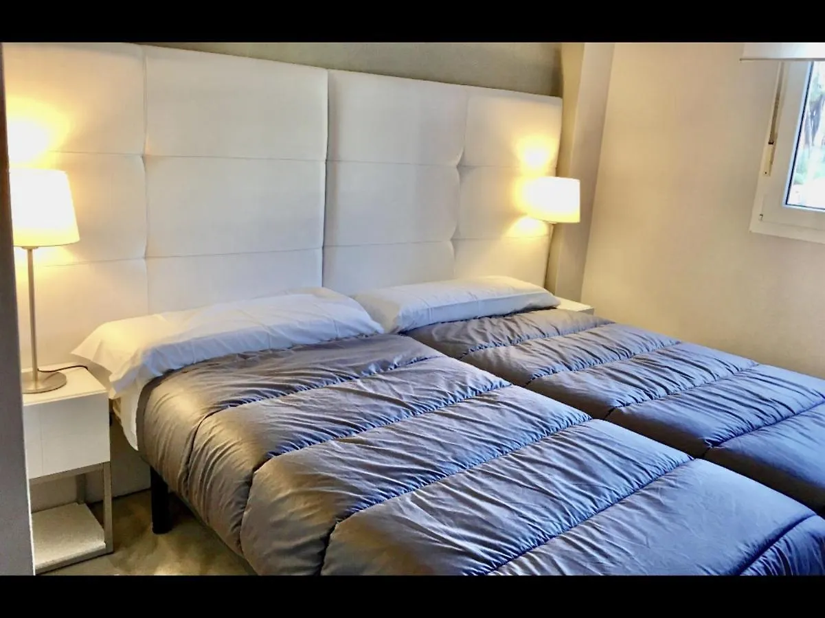 Mi Capricho A16 Beachfront Apartment Sitio de Calahonda