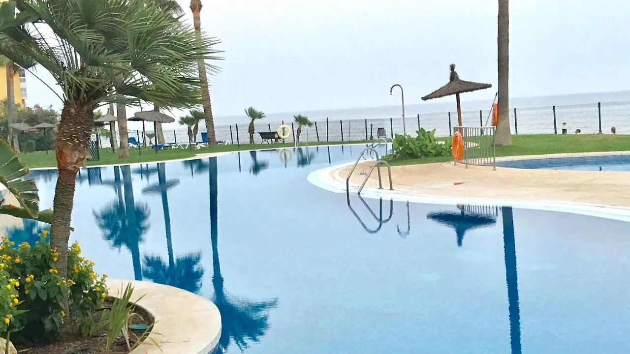 Mi Capricho A16 Beachfront Apartment Sitio de Calahonda スペイン