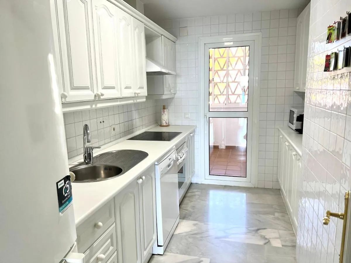 Mi Capricho A16 Beachfront Apartment Sitio de Calahonda