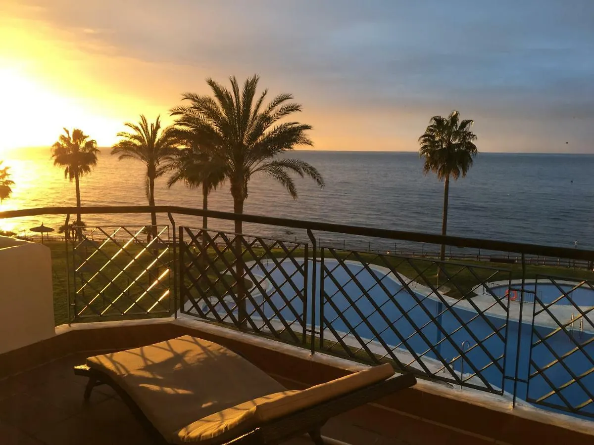 Mi Capricho A16 Beachfront Apartment Sitio de Calahonda