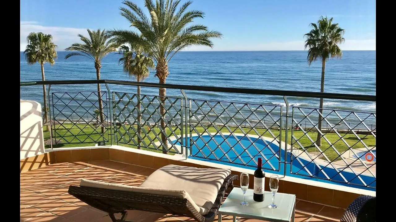 Mi Capricho A16 Beachfront Apartment Sitio de Calahonda
