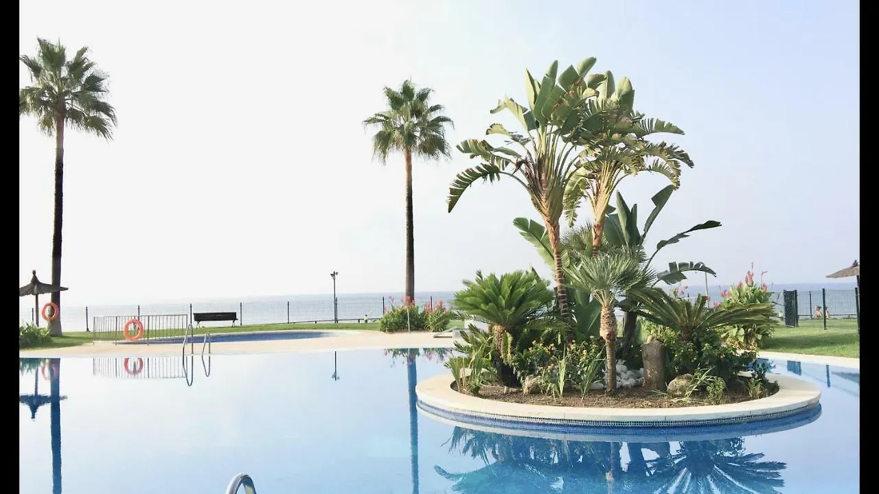 Mi Capricho A16 Beachfront Apartment Sitio de Calahonda