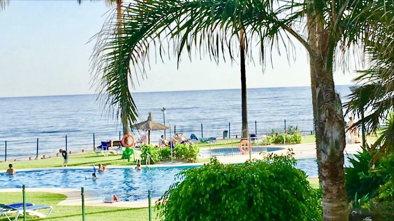 Mi Capricho A16 Beachfront Apartment Sitio de Calahonda