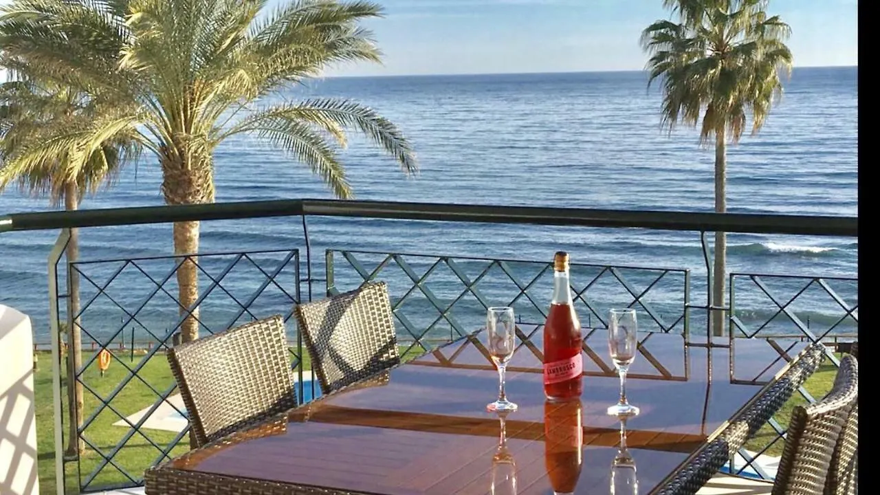 Mi Capricho A16 Beachfront Apartment Sitio de Calahonda 0*,  スペイン