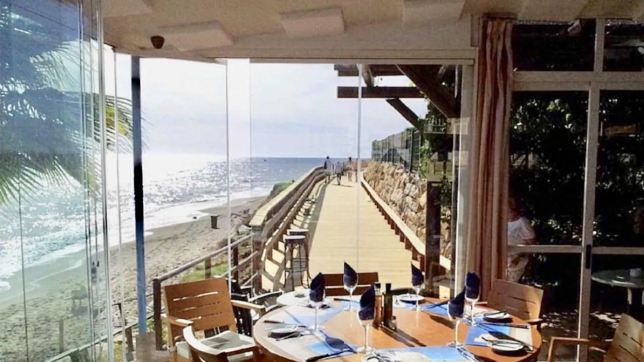 Mi Capricho A16 Beachfront Apartment Sitio de Calahonda