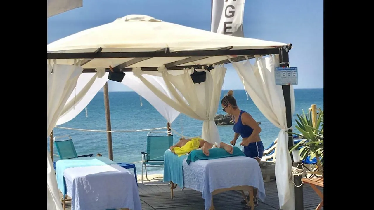 Mi Capricho A16 Beachfront Apartment Sitio de Calahonda スペイン