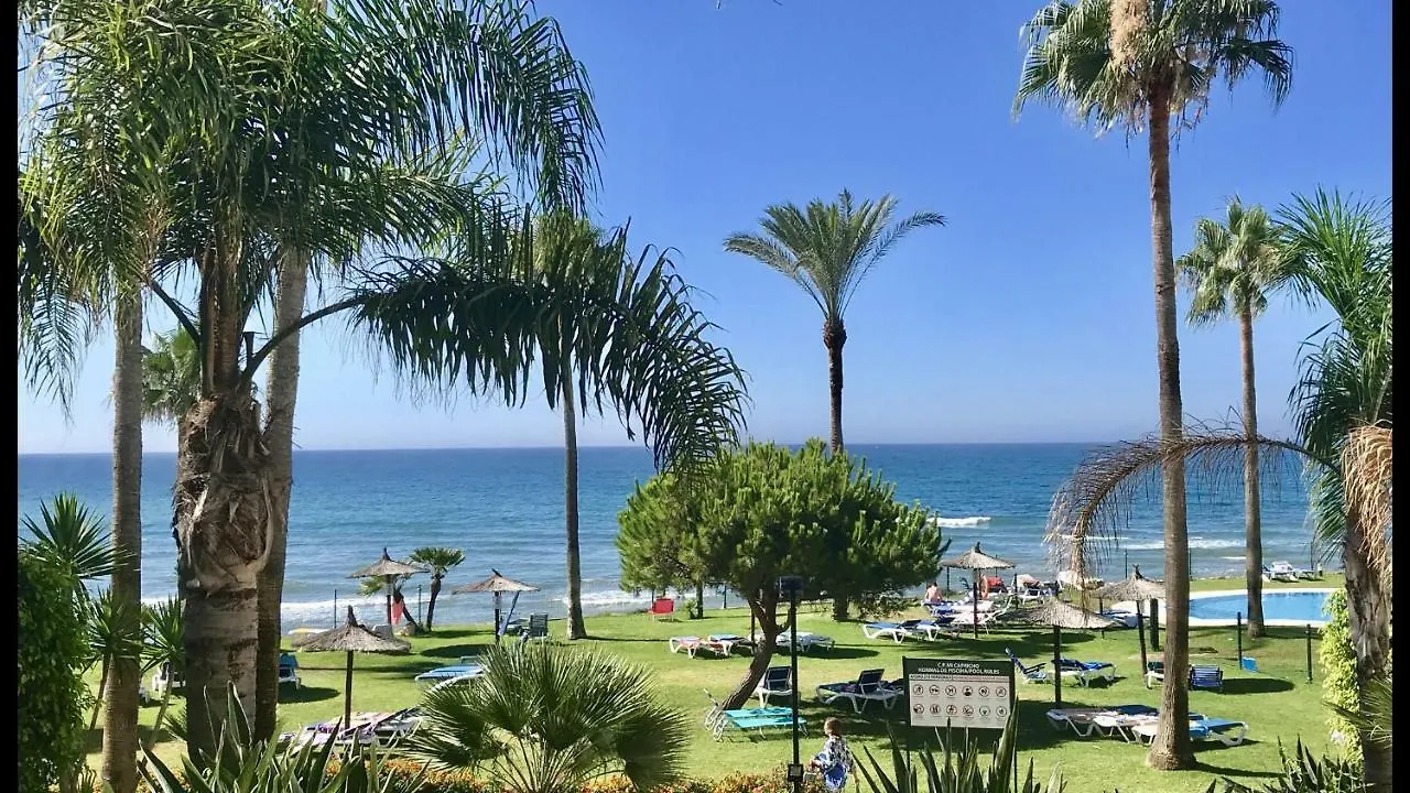 Mi Capricho A16 Beachfront Apartment Sitio de Calahonda