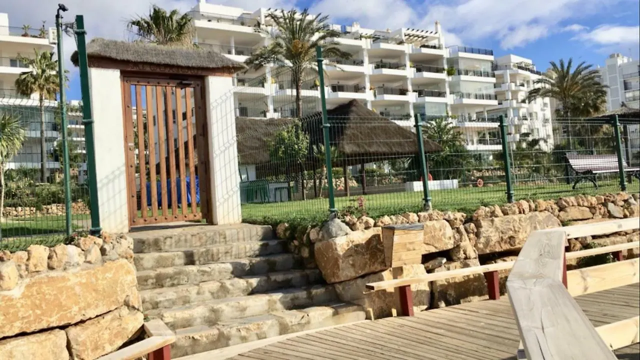 Mi Capricho A16 Beachfront Apartment Sitio de Calahonda