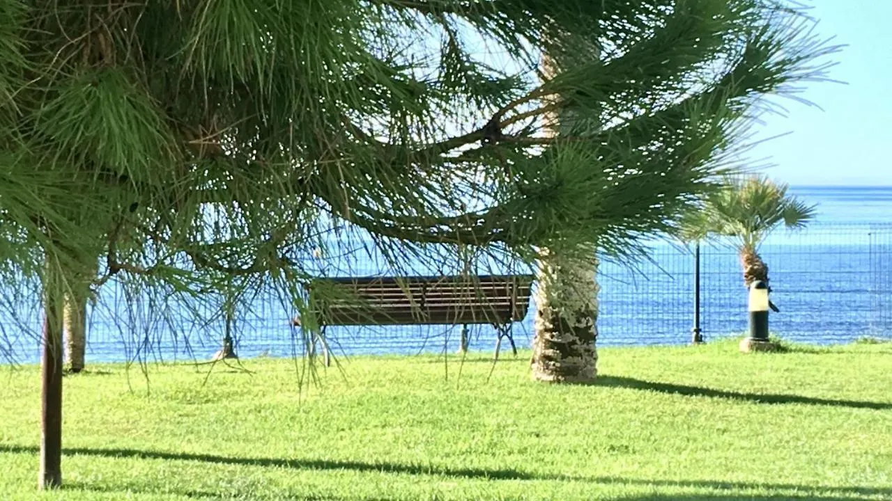 Mi Capricho A16 Beachfront Apartment Sitio de Calahonda 0*,  Spain