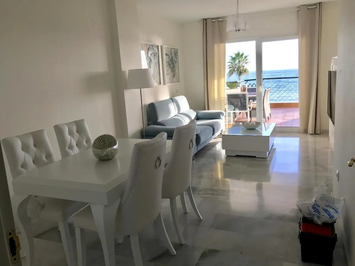 Mi Capricho A16 Beachfront Apartment Sitio de Calahonda