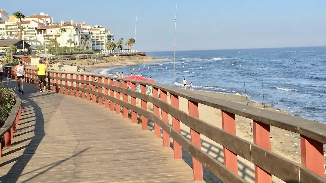 Mi Capricho A16 Beachfront Apartment Sitio de Calahonda