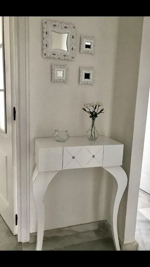 Mi Capricho A16 Beachfront Apartment Sitio de Calahonda
